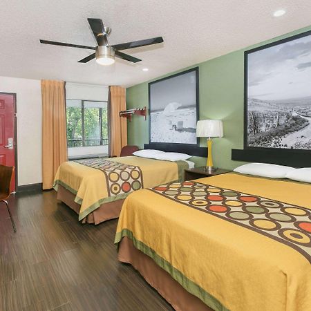 Super 8 By Wyndham Austin University/Downtown Area Εξωτερικό φωτογραφία
