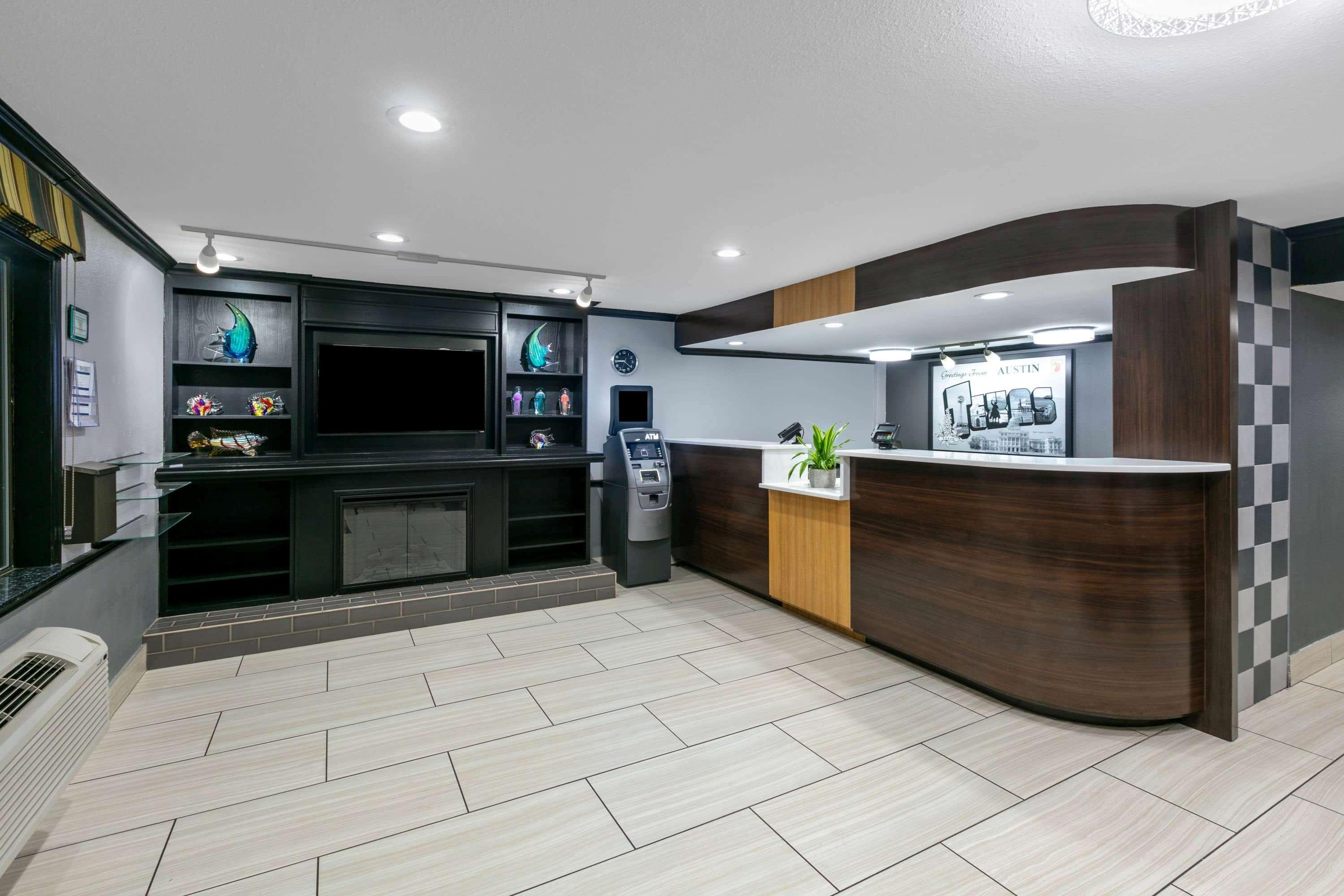 Super 8 By Wyndham Austin University/Downtown Area Εξωτερικό φωτογραφία