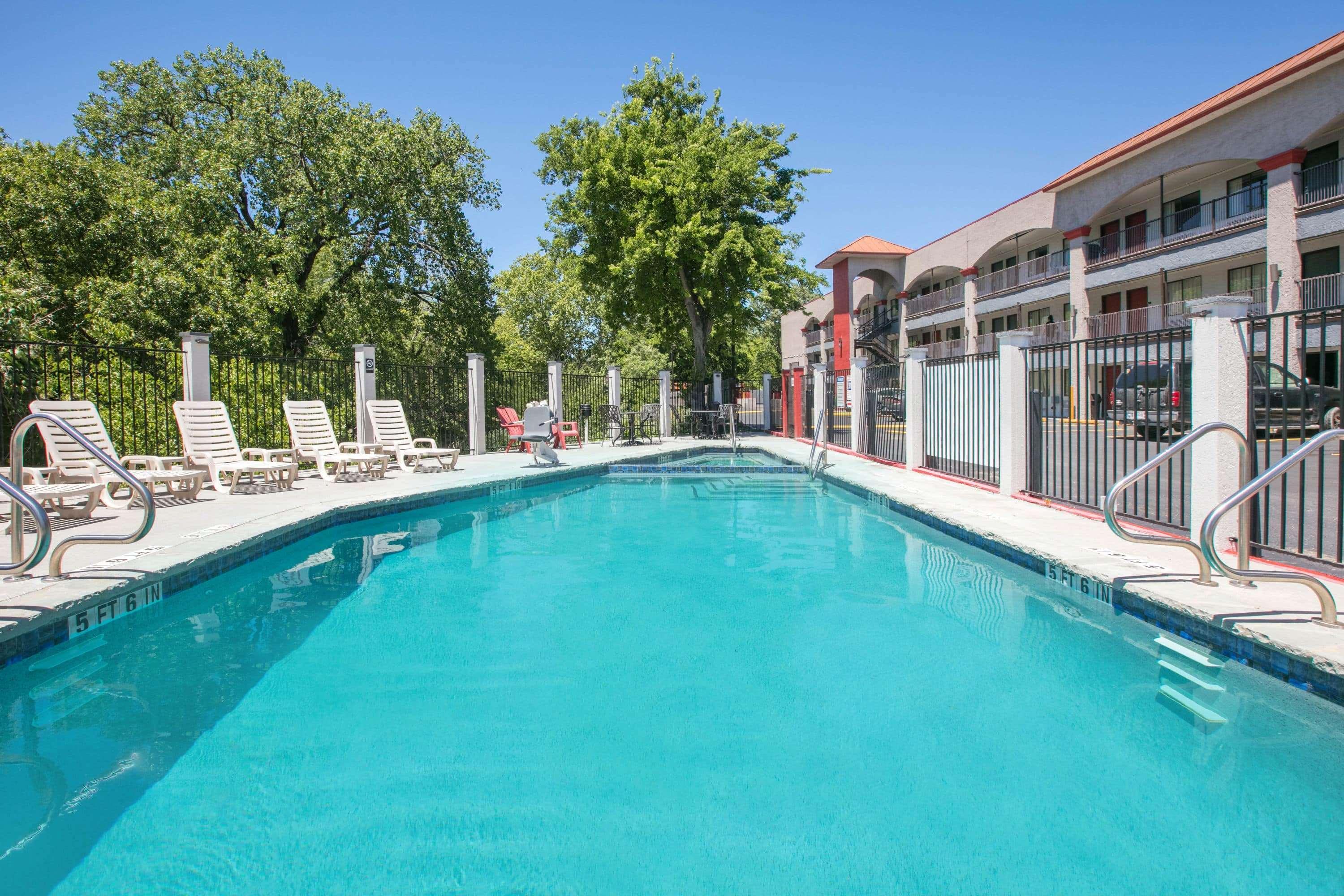 Super 8 By Wyndham Austin University/Downtown Area Εξωτερικό φωτογραφία