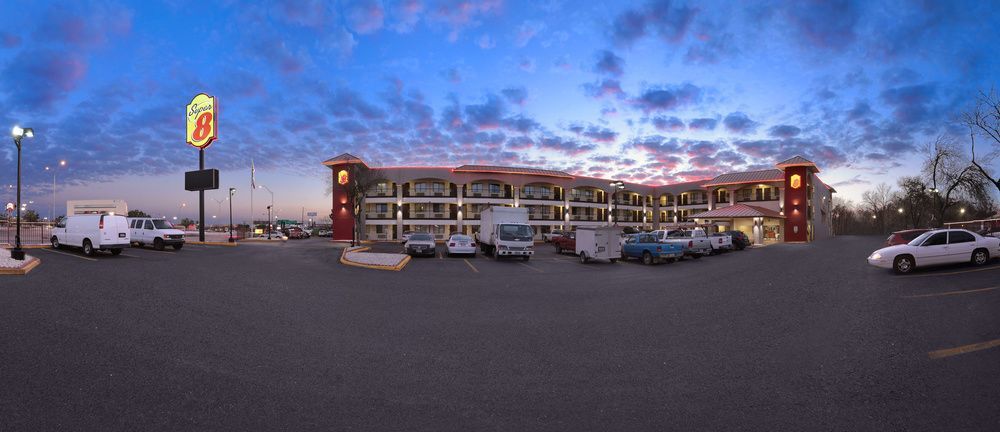 Super 8 By Wyndham Austin University/Downtown Area Εξωτερικό φωτογραφία