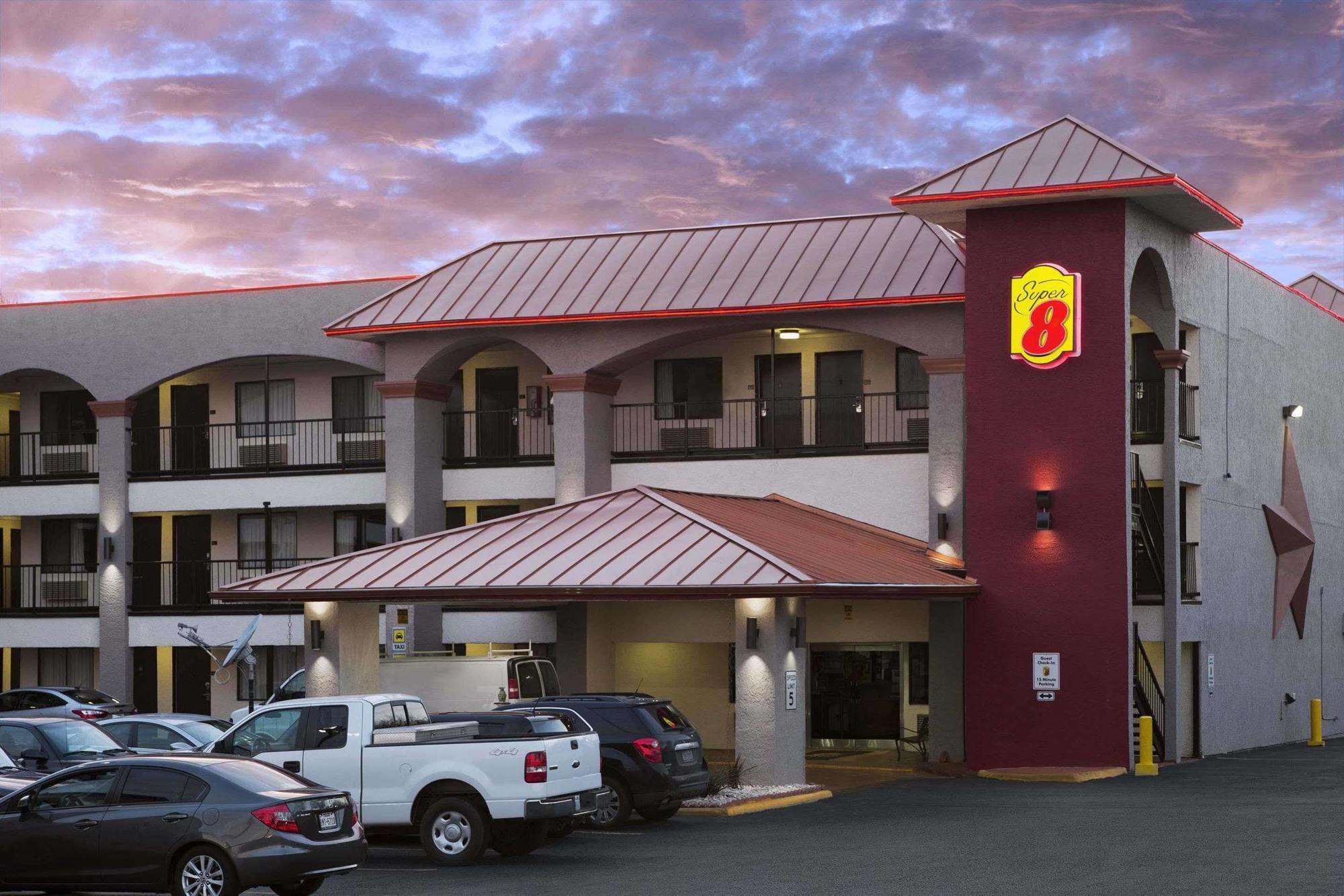 Super 8 By Wyndham Austin University/Downtown Area Εξωτερικό φωτογραφία